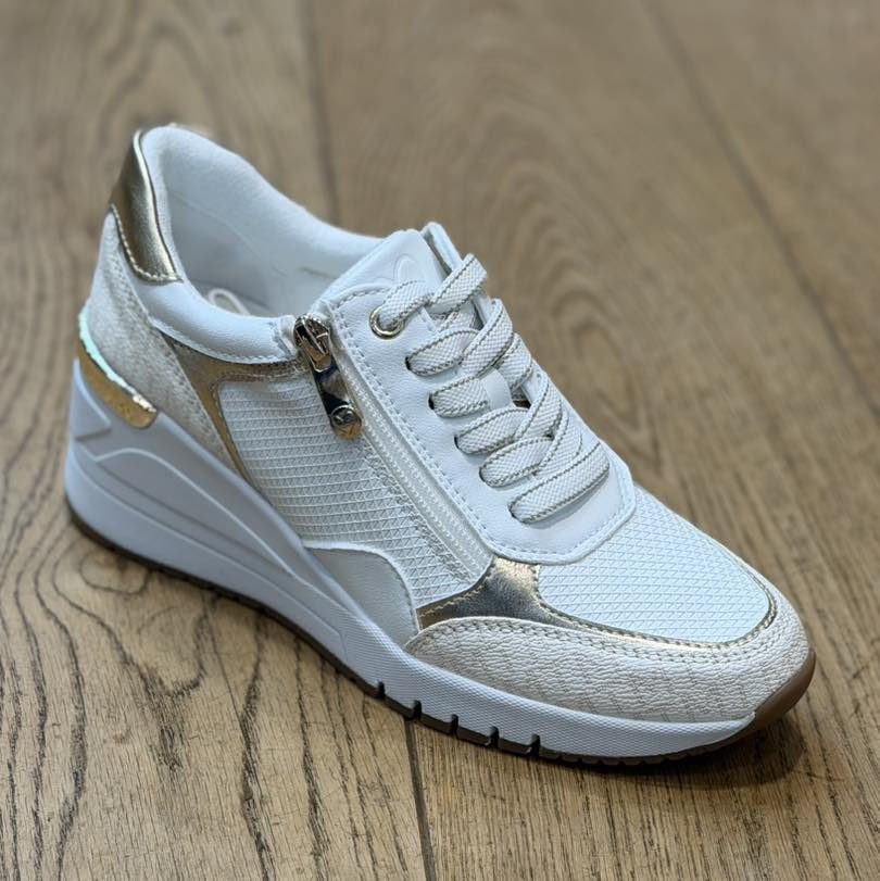 Sneakers femme blanches compensées à détails dorés